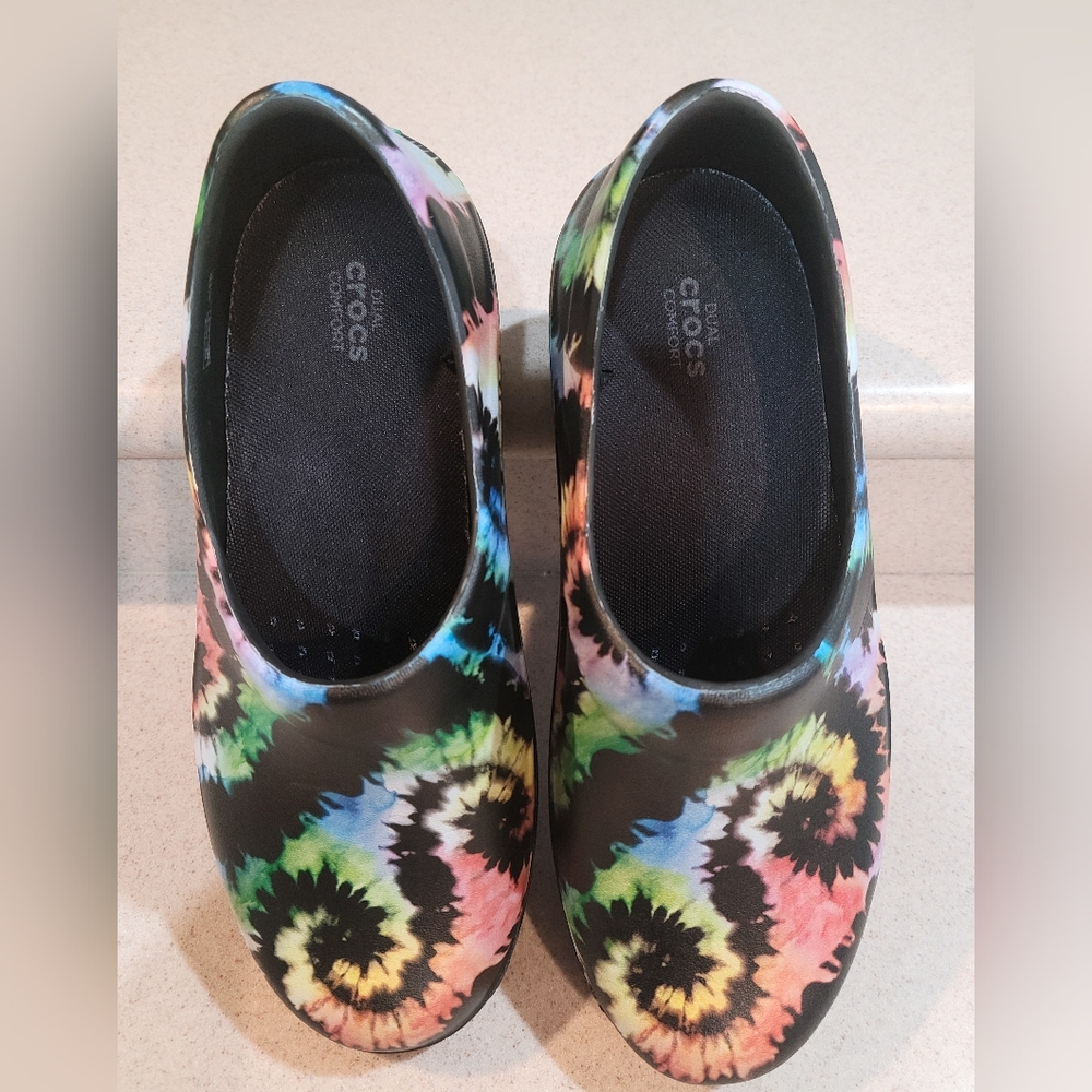 CROCS Unisex Colorful Tie-Dye Slippers